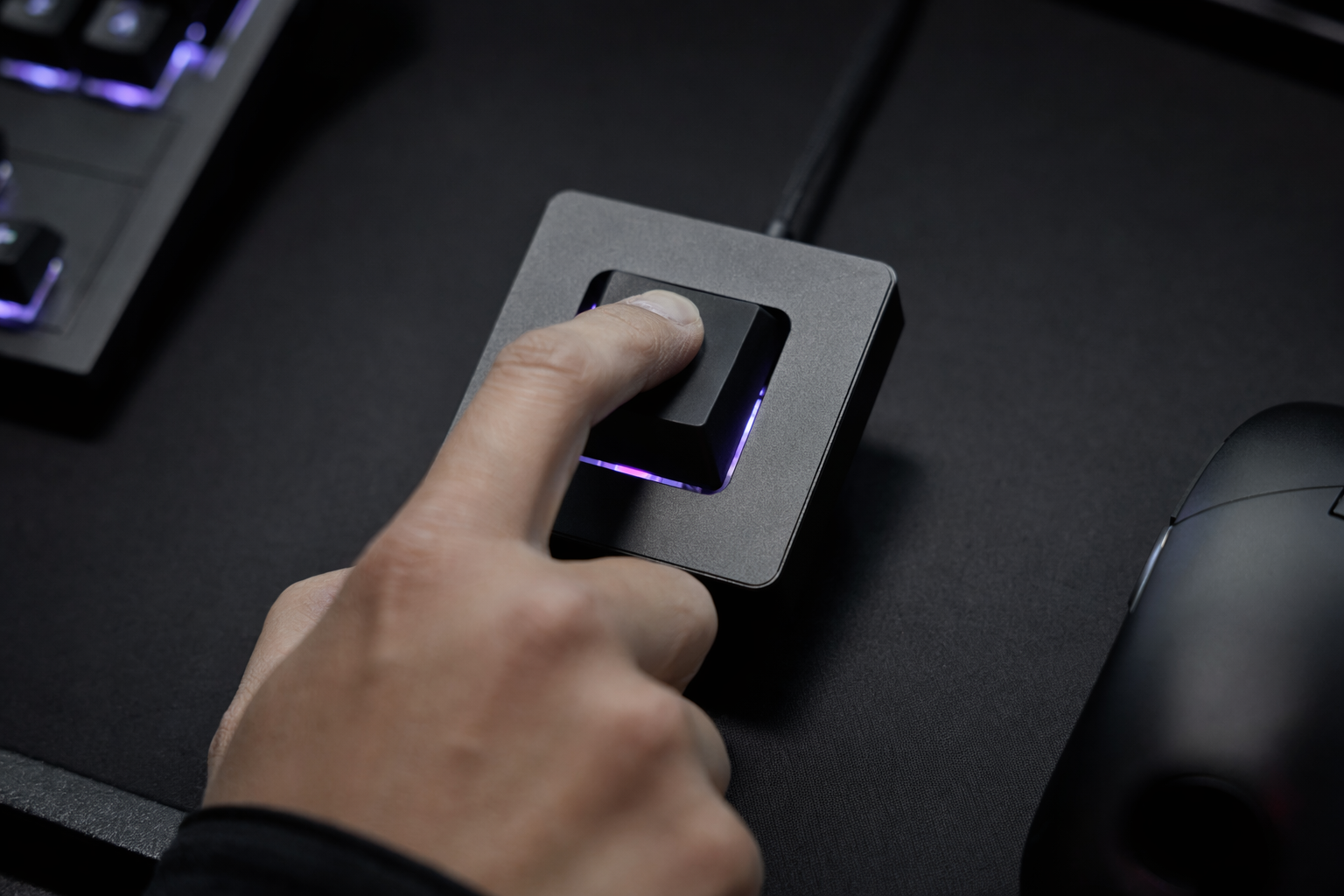 Q0 Mini Keychron Q0 Mini 8K turns one oversized switch into a programmable ...